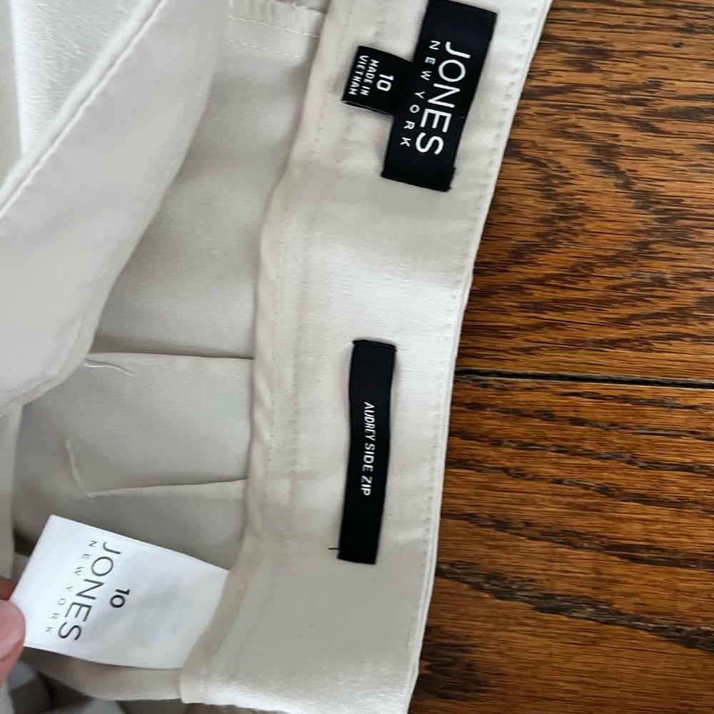 Lot of five pairs of pants Jones New York: beige, white & black - Picture 4 of 9